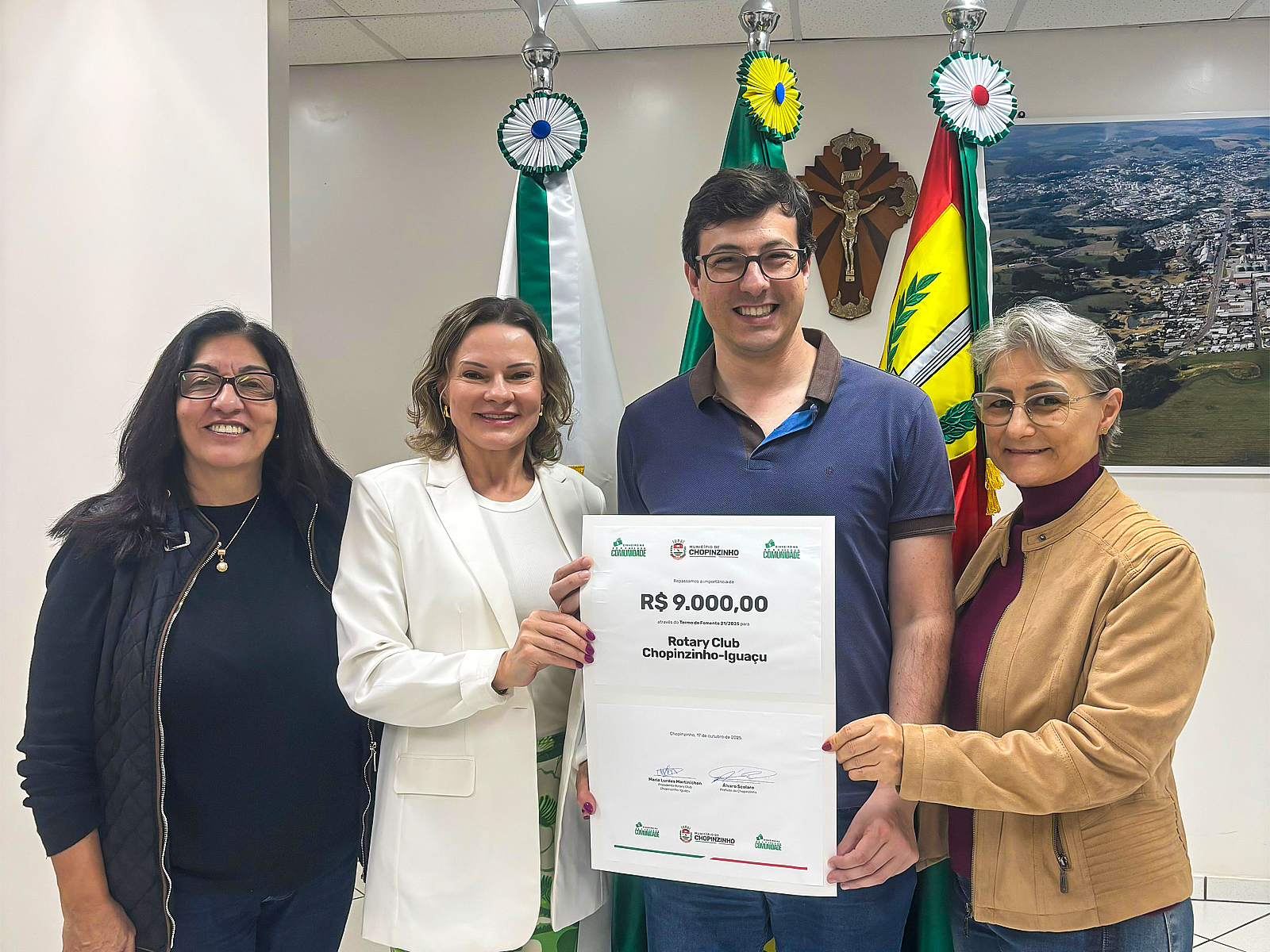 Imagem da Noticia: Administração Municipal firma parceria com o Rotary Iguaçu para o projeto “Empoderamento de Meninas”