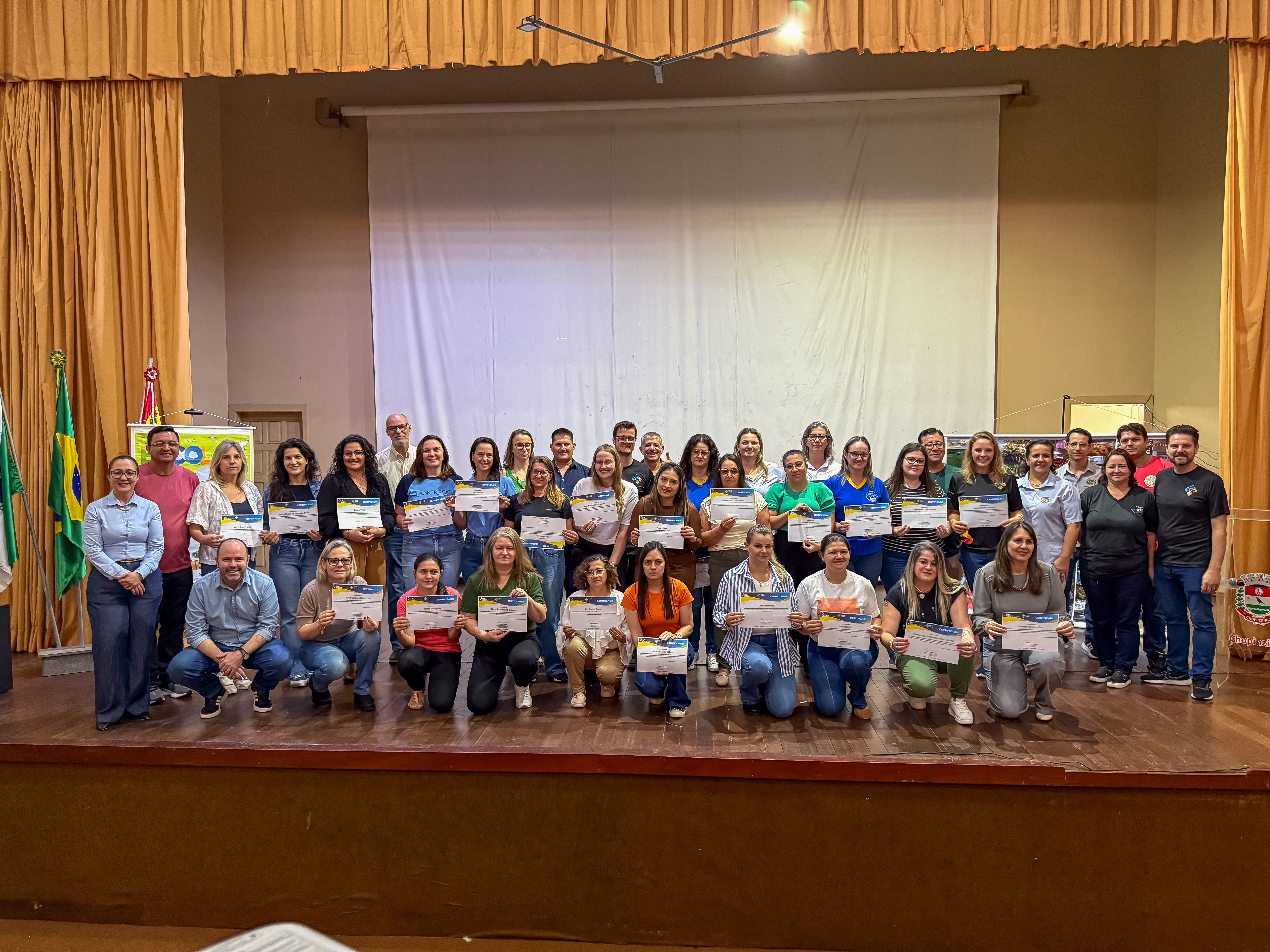 Imagem da Noticia: Turismo na Escola 2025 encerra atividades com entrega de certificados a professores da Região Vales do Iguaçu