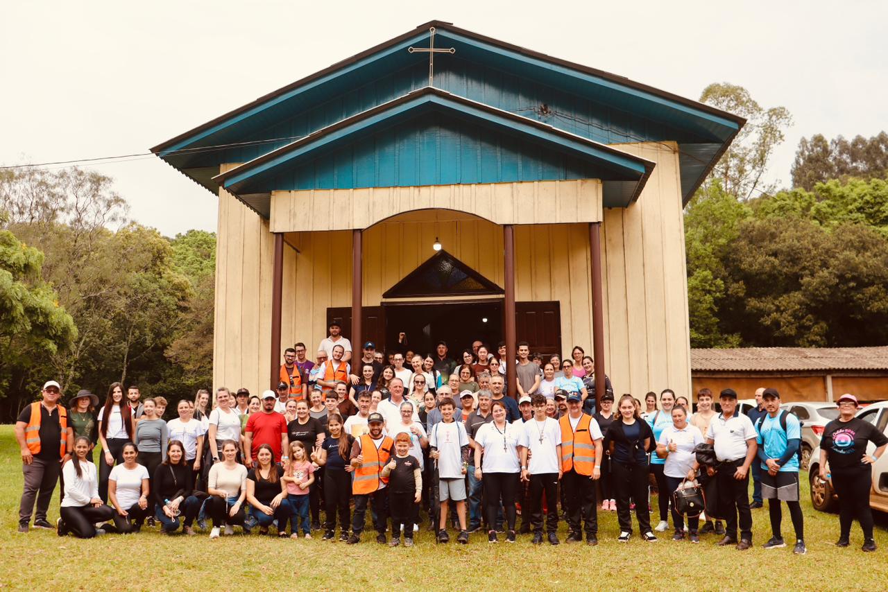 Chopinzinho realiza o 1º Caminho do Rosário com grande participação e demonstração de fé