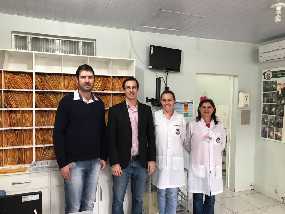 Secretaria de Saúde entrega 25 próteses dentárias