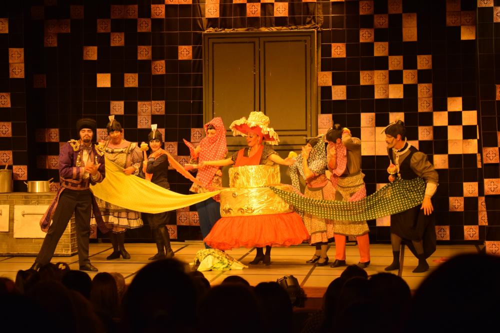 Espetáculo "La Cena" leva Chopinzinhenses ao teatro