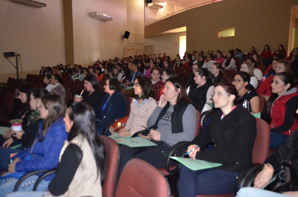 300 professores da rede municipal de ensino participam de formação