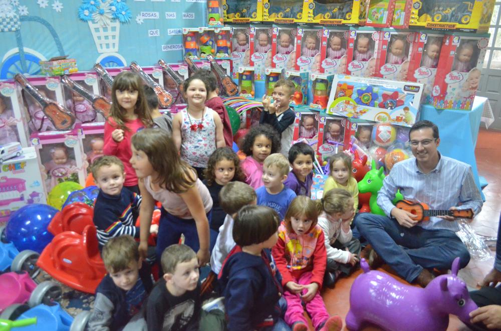 Administração Municipal entrega brinquedos novos a todas as escolas e CMEI`s de Chopinzinho