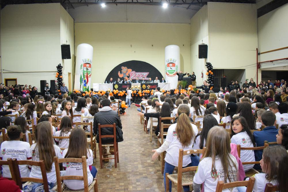 Formatura do PROERD reúne pais e alunos no Centro Comunitário