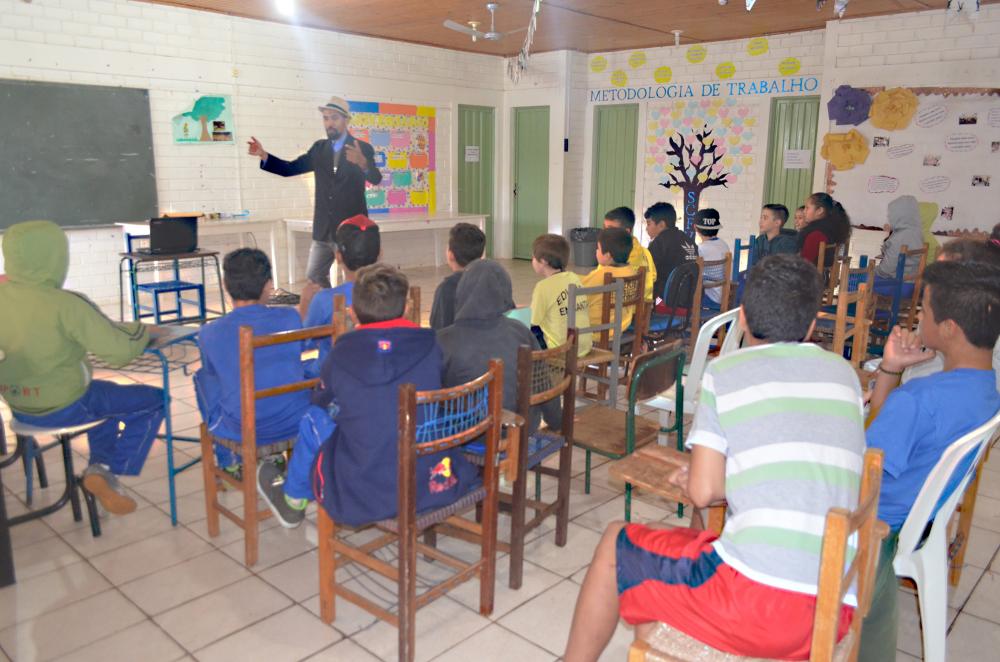 Serviço de Convivência promove palestra para crianças e adolescentes do projeto