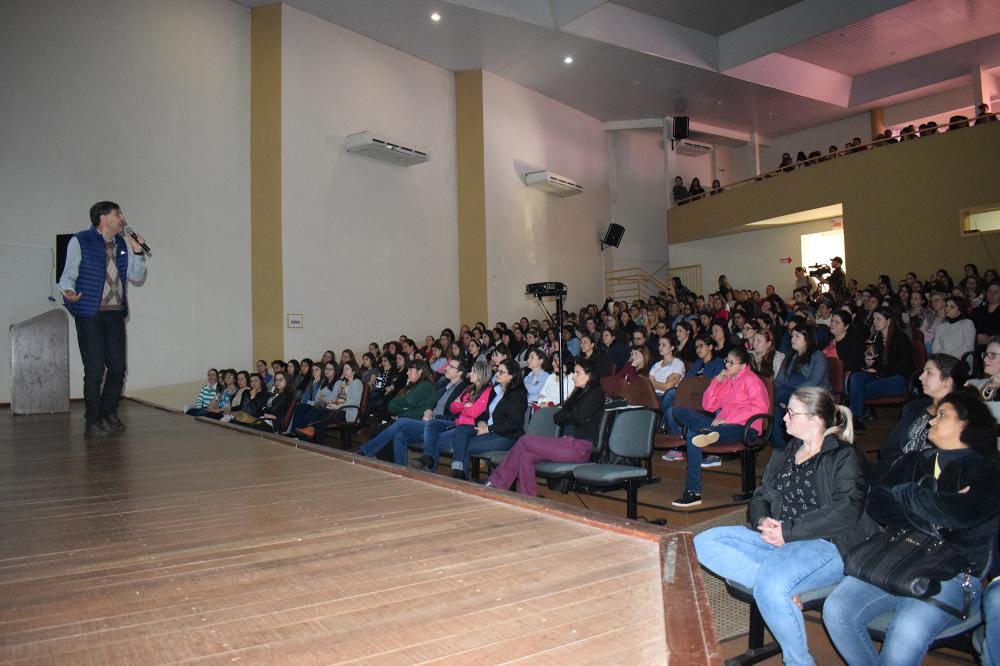 Secretaria de Educação promove formação continuada a professores