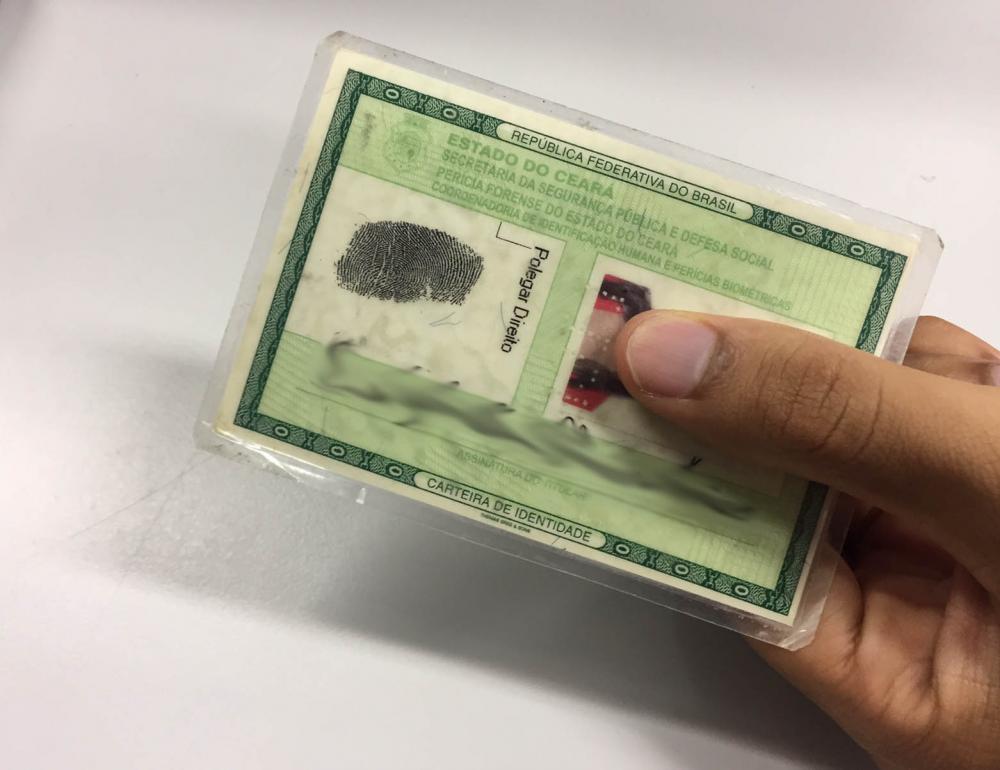 Lista de pessoas que possuem identidades para retirar