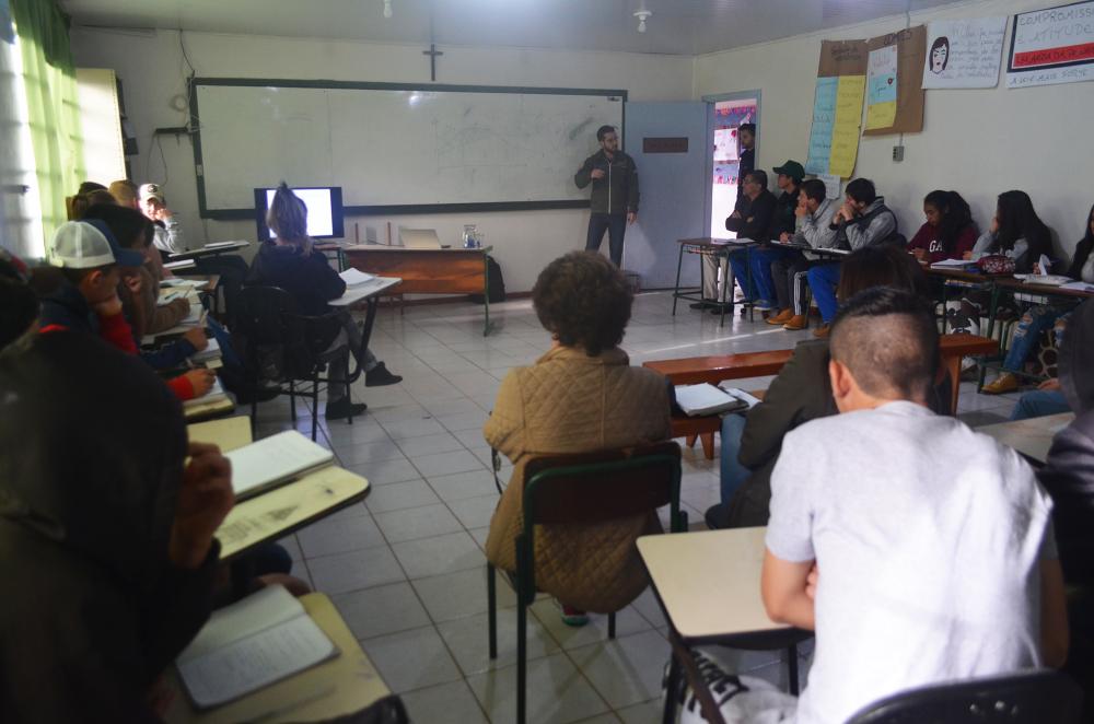 Secretaria de Agricultura promove palestra sobre propriedades leiteiras na Casa Familiar Rural