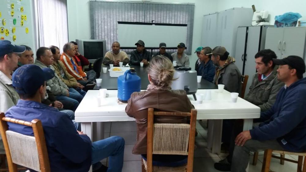 Grupo Terapêutico Café com Amigos dá suporte e apoio à pacientes alcoólatras